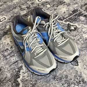 Nike Fitsole 2 Gray and Blue Athletic Sneakers